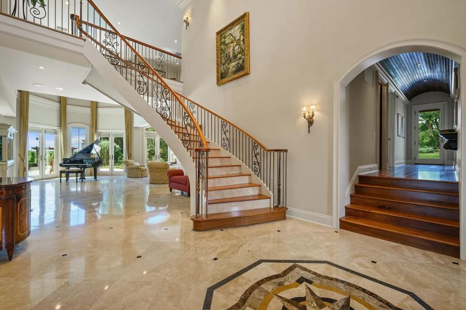 A serene lake side estate 6 bedrooms 8.5 bathrooms-18