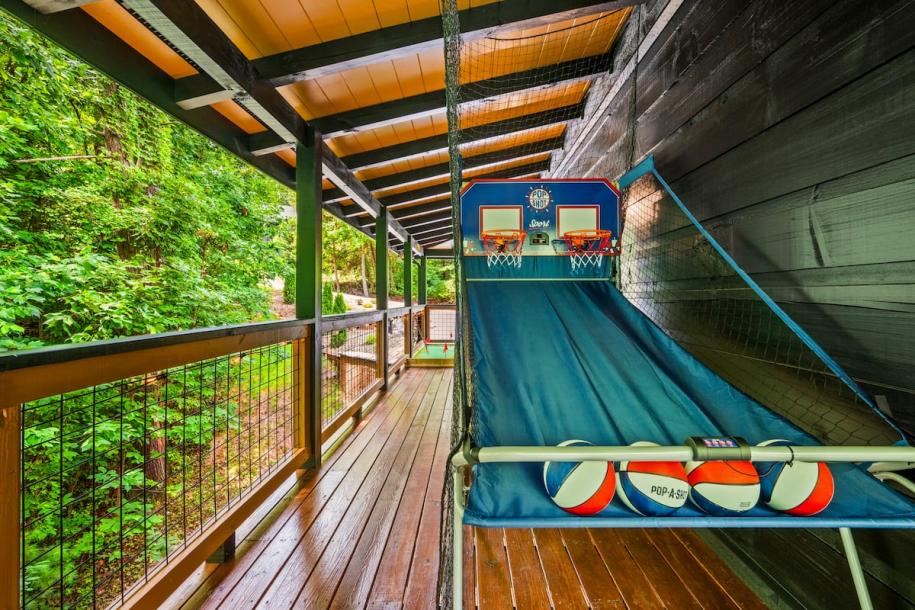 Entire cabin in Sevierville, Tennessee 8 guests2 bedrooms5 beds2.5 baths-6
