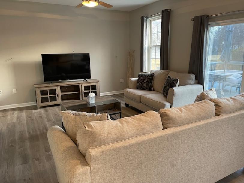 Entire home in Norfolk, Virginia 8 guests3 bedrooms5 beds2.5 baths-10
