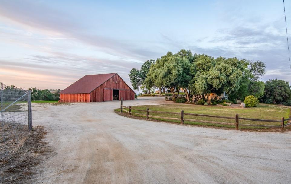 Entire cottage in Paso Robles, California 2 guests1 bedroom1 bed1 bath-1