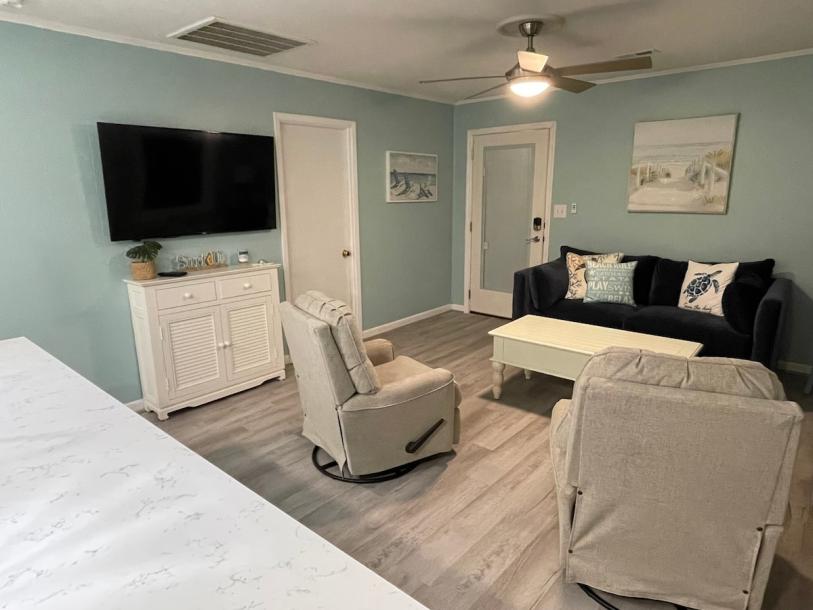 Entire home in Surf City, North Carolina 7 guests2 bedrooms5 beds1 bath-9