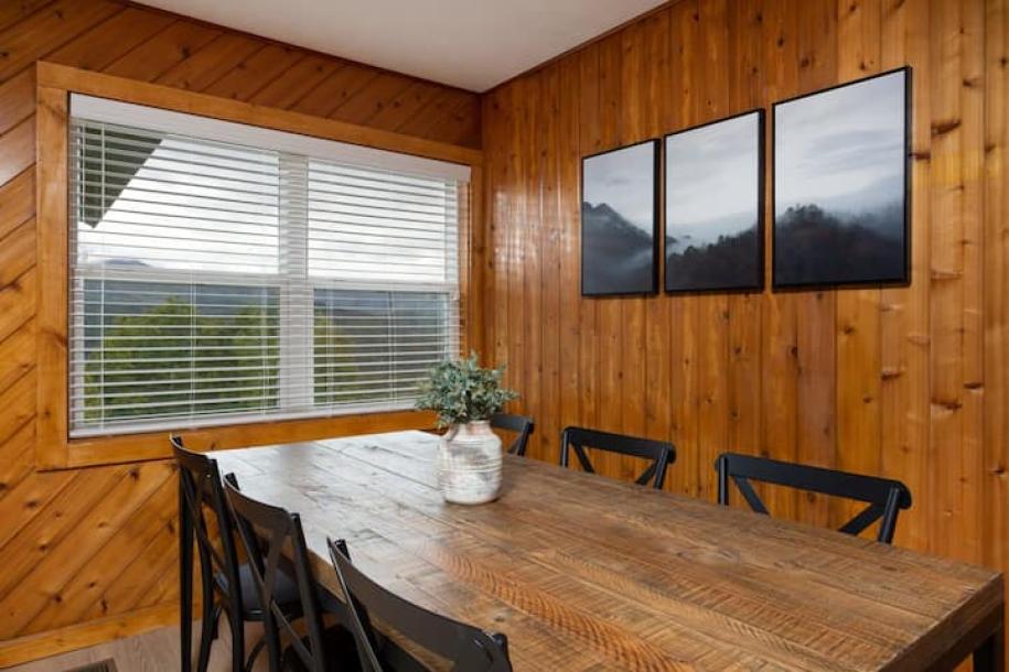 Entire cabin in Gatlinburg, Tennessee 6 guests1 bedroom3 beds1 bath-12