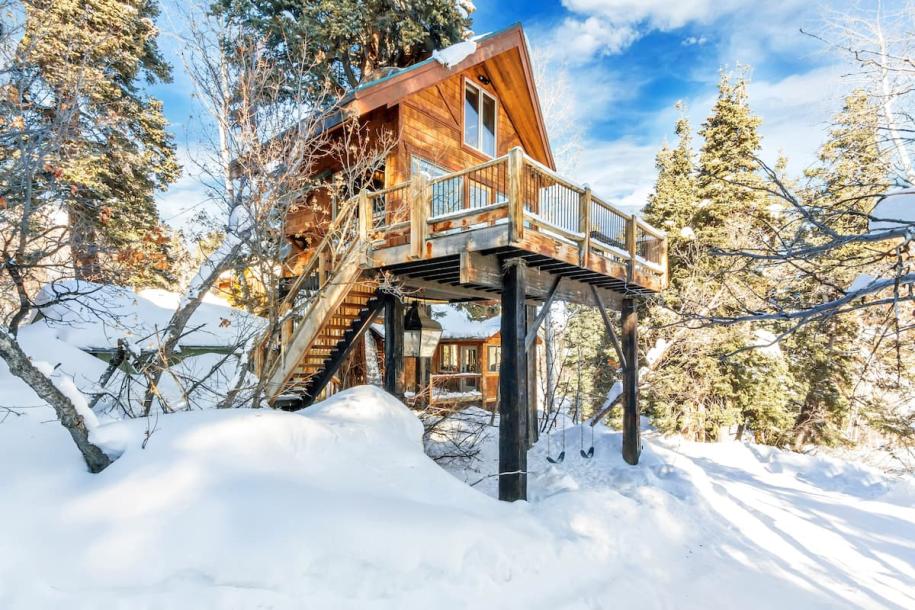 Treehouse in Park City, Utah 2 guests1 bedroom1 bed1 bath-11