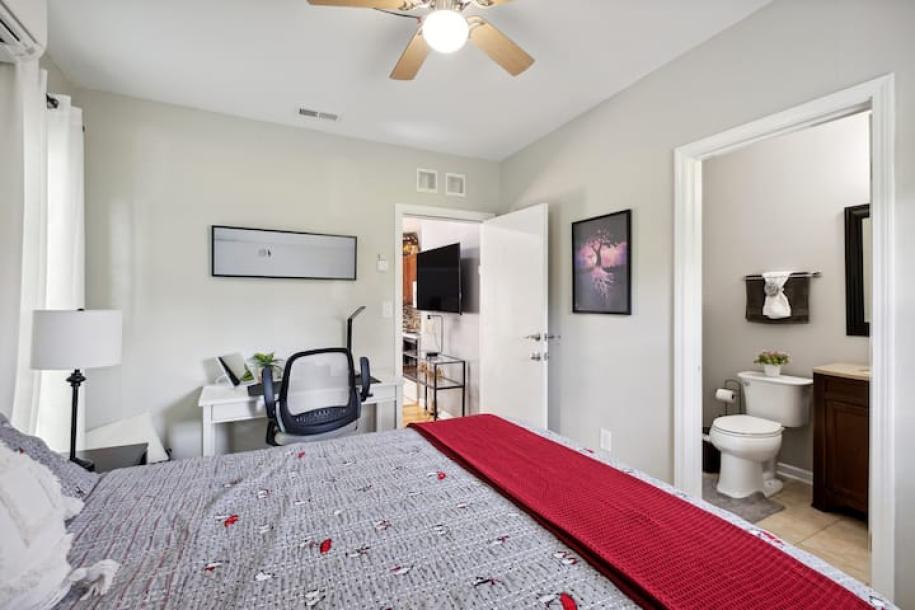 Entire home in Charlotte, North Carolina 10 guests4 bedrooms4 beds3 baths-6