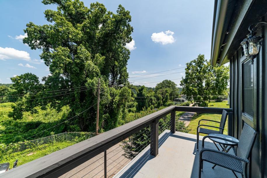 Entire home in Lynchburg, Virginia 4 guests2 bedrooms2 beds2 baths-2