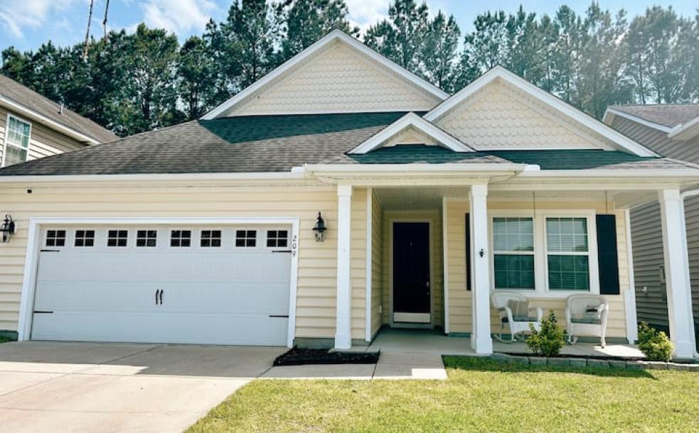 Entire home in Summerville, South Carolina 4 guests2 bedrooms2 beds2 baths-13