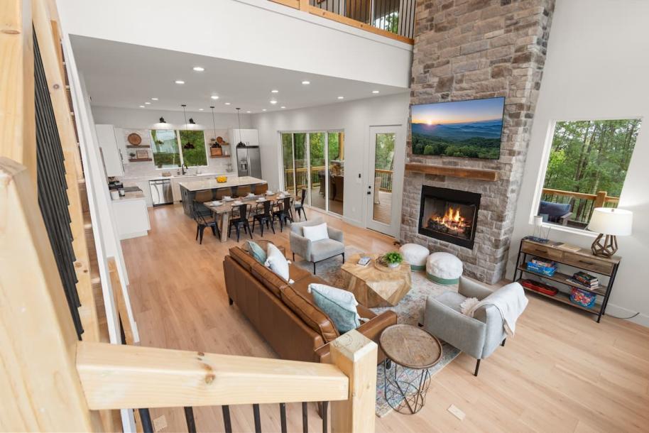 Entire home in Sevierville, Tennessee 12 guests3 bedrooms8 beds4 baths-16