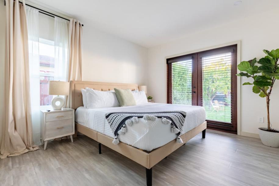 Casa Alhambra near DTLA w/Jacuzzi & King Beds-11
