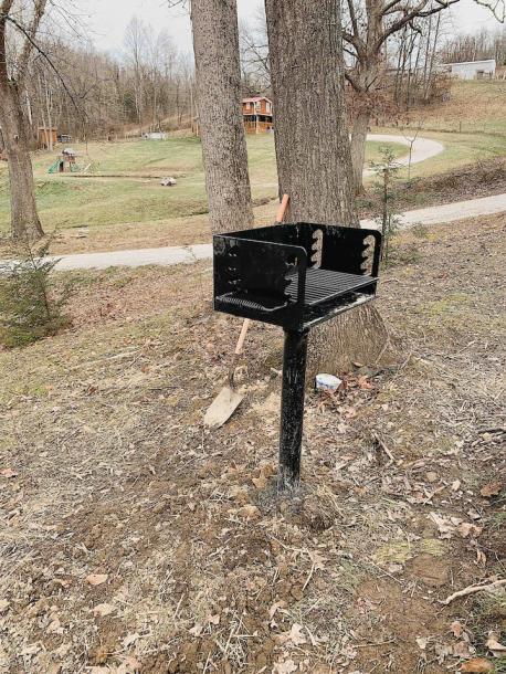 Entire cabin in Mckee, Kentucky 6 guests2 bedrooms4 beds1 bath-17