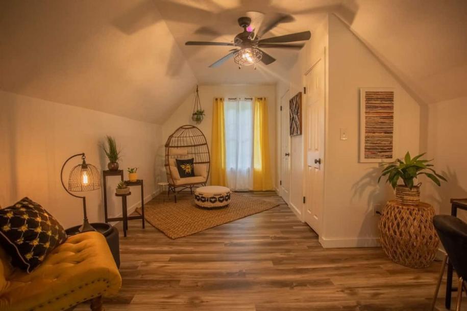 Entire cabin in Gatlinburg, Tennessee 2 guests1 bedroom1 bed1.5 baths-15