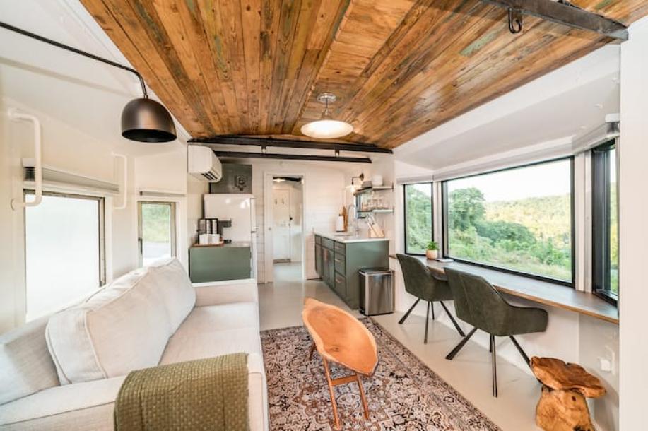 Train in Lynchburg, Virginia 3 guests1 bedroom2 beds1 bath-13