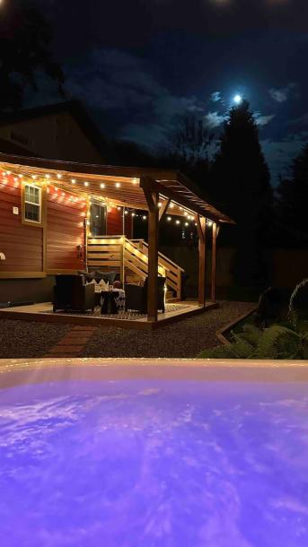 Entire home in Asheville, North Carolina 4 guests2 bedrooms3 beds1 bath-0
