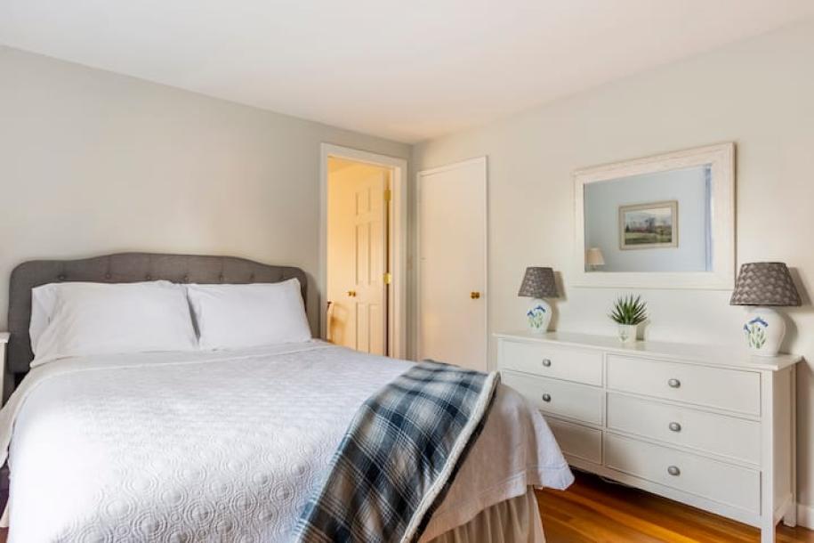 Entire guest suite in Winchester, Massachusetts 2 guests1 bedroom1 bed1 bath-7