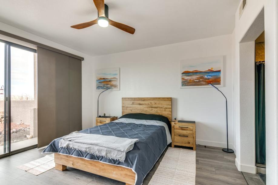 Entire townhouse in Page, Arizona 6 guests2 bedrooms3 beds2.5 baths-7