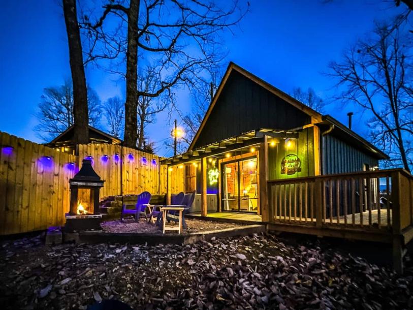 Tiny home in Pigeon Forge, Tennessee 3 guests1 bedroom2 beds1.5 baths-16