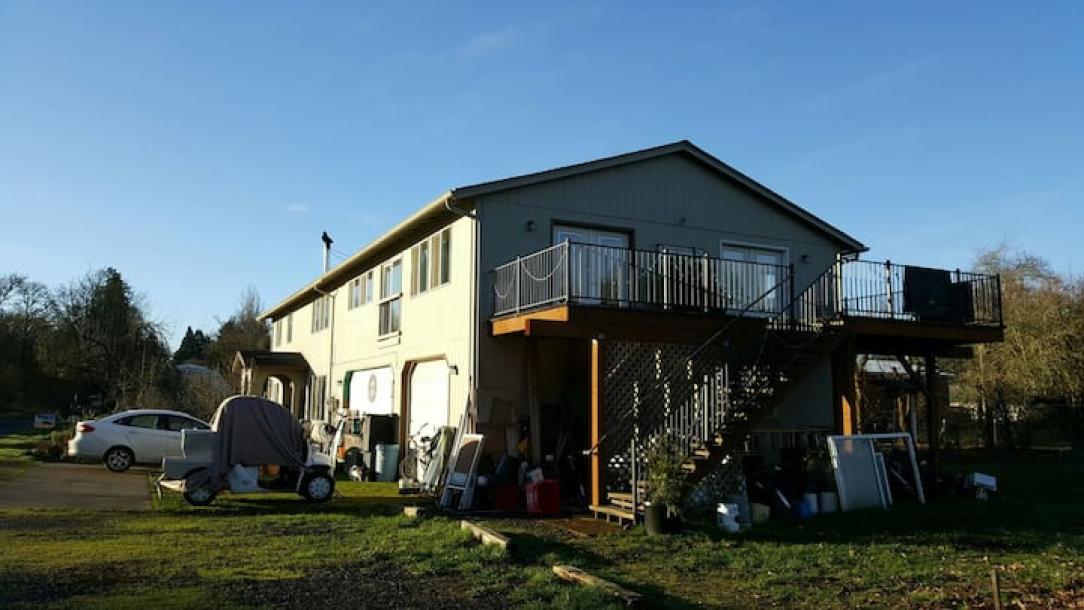Farm stay in Corvallis, Oregon 5 guests1 bedroom2 beds1 bath-0
