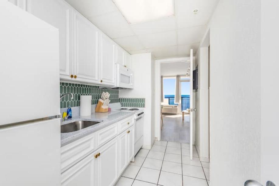 Entire rental unit in Myrtle Beach, South Carolina 6 guests1 bedroom3 beds1 bath-8