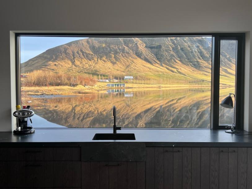 Entire home in Meðalfellsvatn, Iceland 4 guests2 bedrooms2 beds2 baths-16