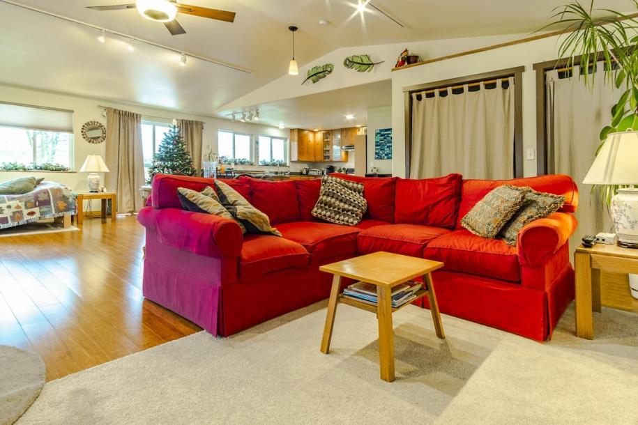 Farm stay in Corvallis, Oregon 5 guests1 bedroom2 beds1 bath-5