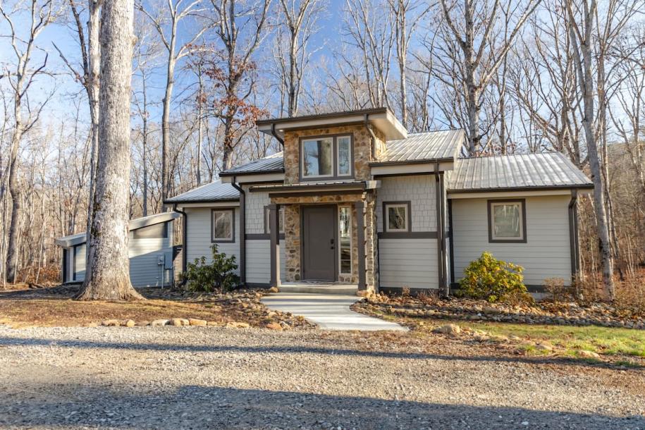 Tiny home in Tracy City, Tennessee 6 guests3 bedrooms2 beds2 baths-2