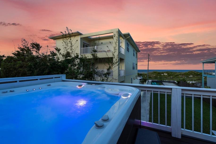 Luxurious Oceanfront Home-8