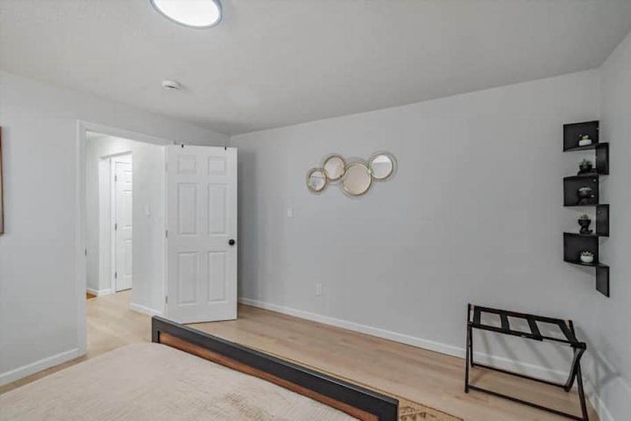 Entire home in Daly City, California 4 guests1 bedroom1 bed1 bath-3
