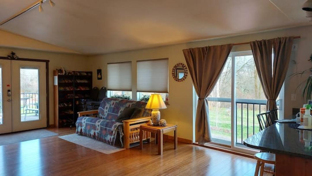Farm stay in Corvallis, Oregon 5 guests1 bedroom2 beds1 bath-2