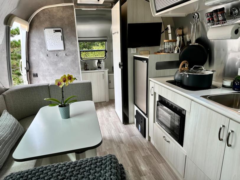 Camper/RV in Half Moon Bay, California 2 guests1 bedroom2 beds1 bath-18