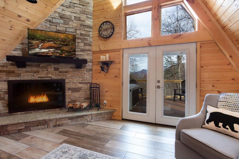 Entire cabin in Gatlinburg, Tennessee 6 guests2 bedrooms3 beds1.5 baths-4