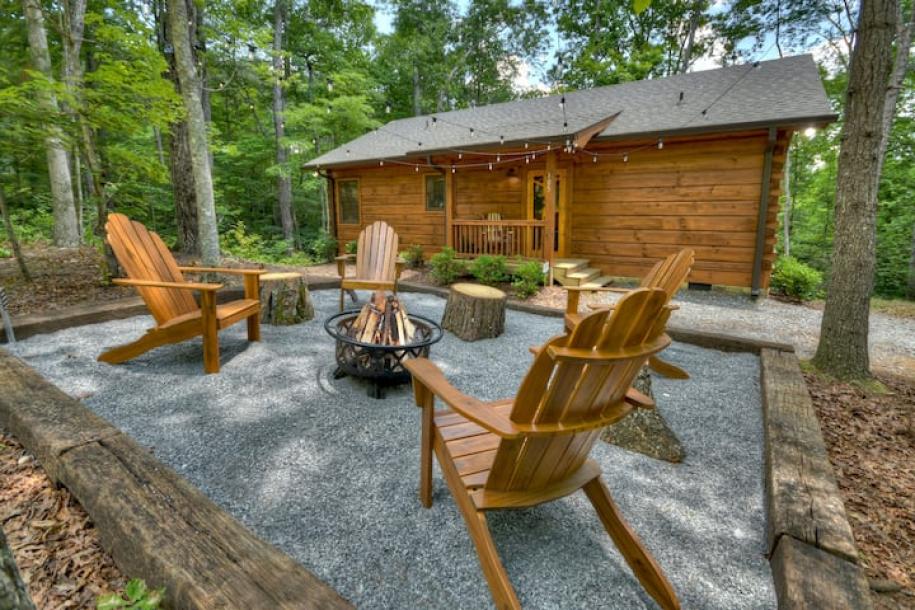 Entire home in Blue Ridge, Georgia 4 guests2 bedrooms2 beds2 baths-0