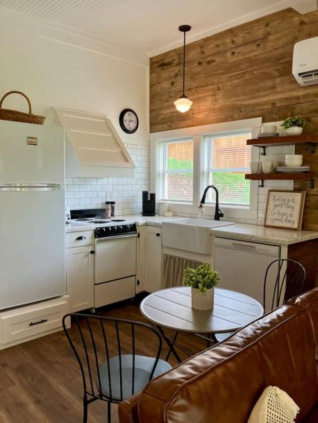 Entire home in Clyde, North Carolina 4 guests2 bedrooms1 bath-2
