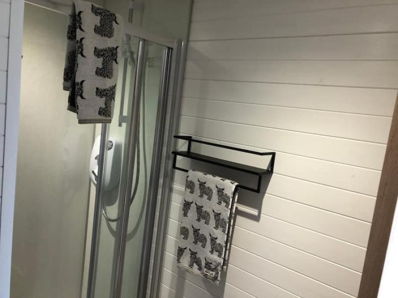 Entire place in Skeabost Bridge, United Kingdom 2 guests1 bedroom1 bed1 bath-9