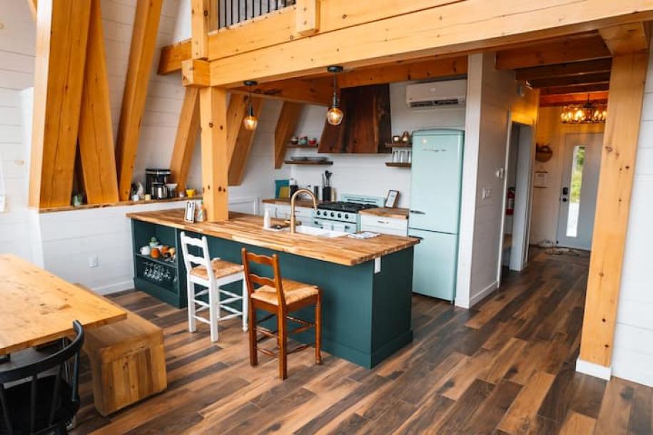 Entire cabin in French River, Canada 6 guests2 bedrooms4 beds1 bath-8