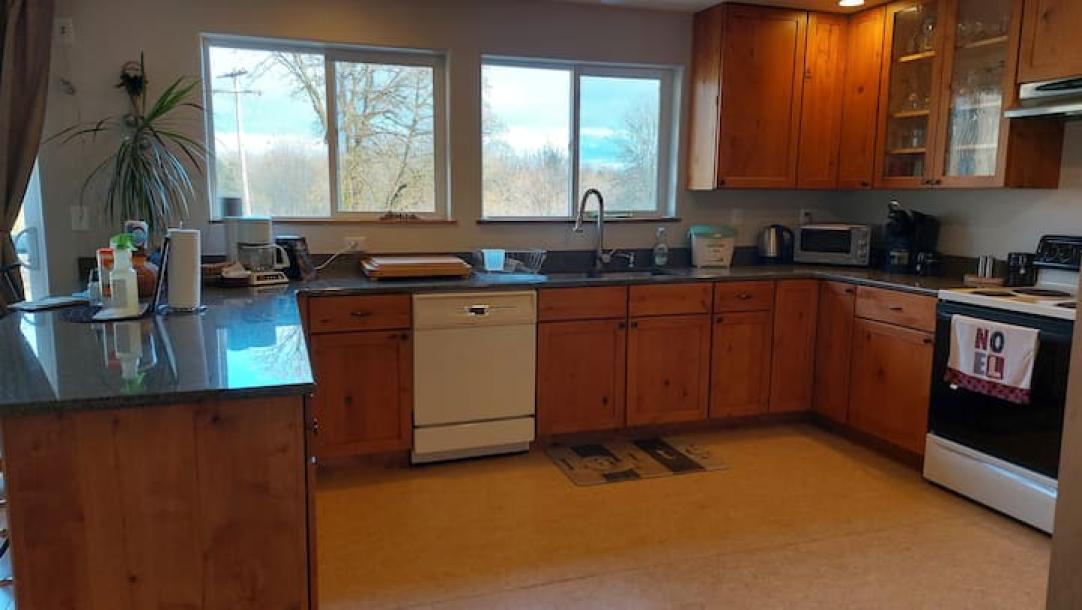 Farm stay in Corvallis, Oregon 5 guests1 bedroom2 beds1 bath-1