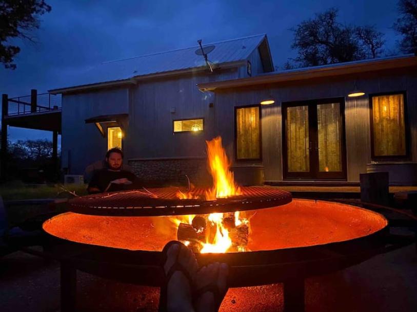 Entire cabin in Wimberley, Texas 4 guests2 bedrooms2 beds1 bath-12