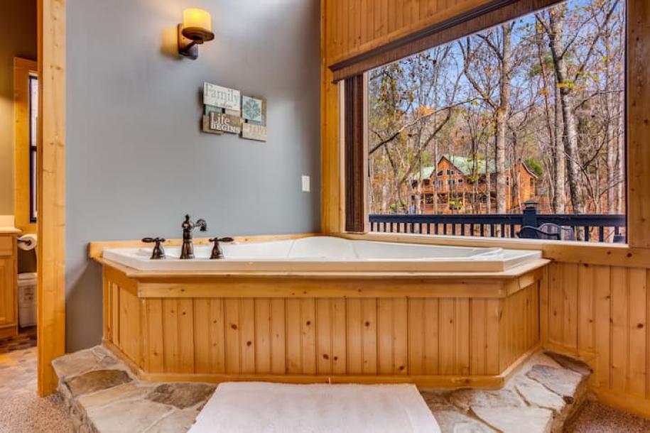 Entire cabin in Sautee Nacoochee, Georgia 4 guests2 bedrooms2 beds2 baths-12