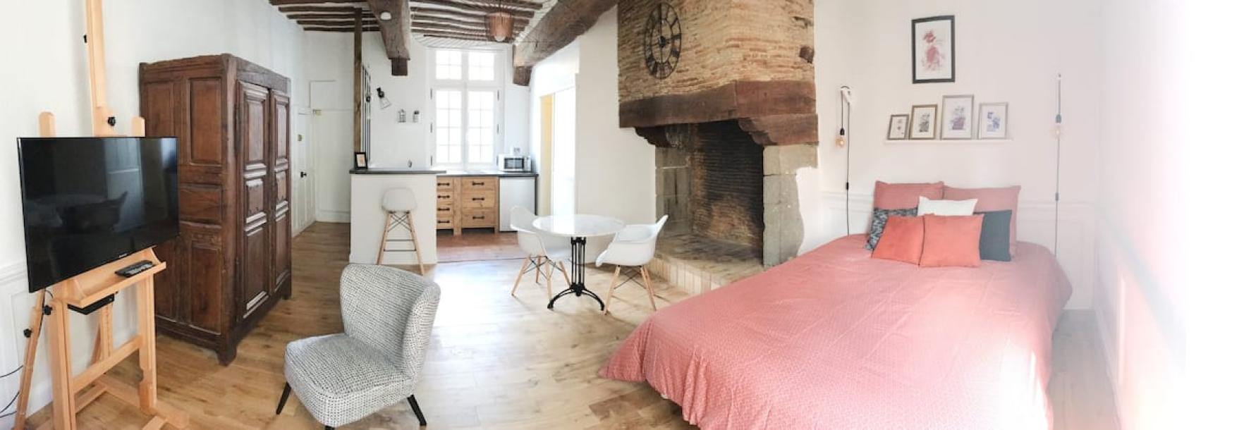 Entire rental unit in Rennes, France 2 guestsStudio1 bed1 bath-6