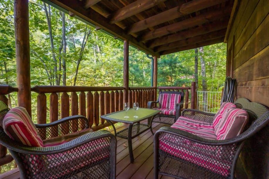 Entire cabin in Sevierville, Tennessee 5 guests1 bedroom4 beds1 bath-12