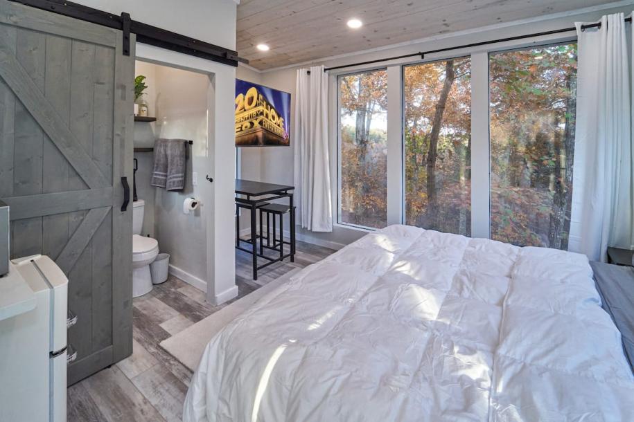 Treehouse in Sevierville, Tennessee 16+ guests4 bedrooms10 beds4 baths-3