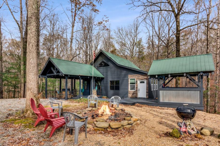 Entire cabin in Sautee Nacoochee, Georgia 4 guests2 bedrooms2 beds2 baths-0