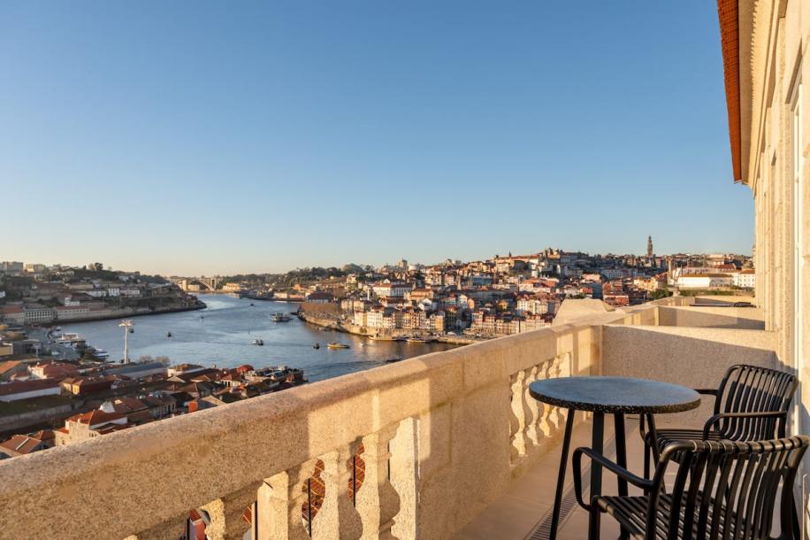 Entire rental unit in Vila Nova de Gaia, Portugal 2 guests1 bedroom1 bed1 bath-0