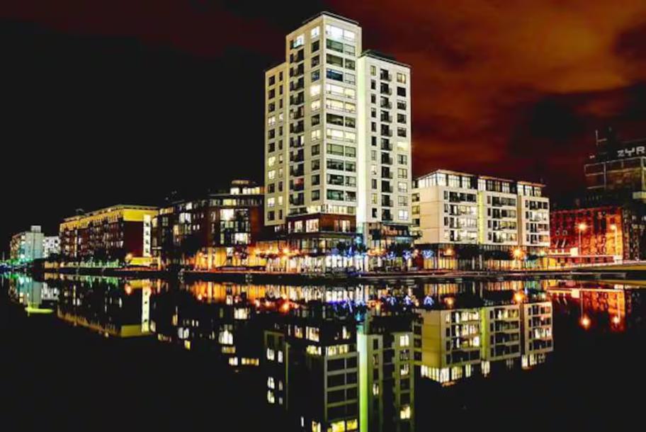 Grand Canal Dock Waterfront Luxury with Balcony-6