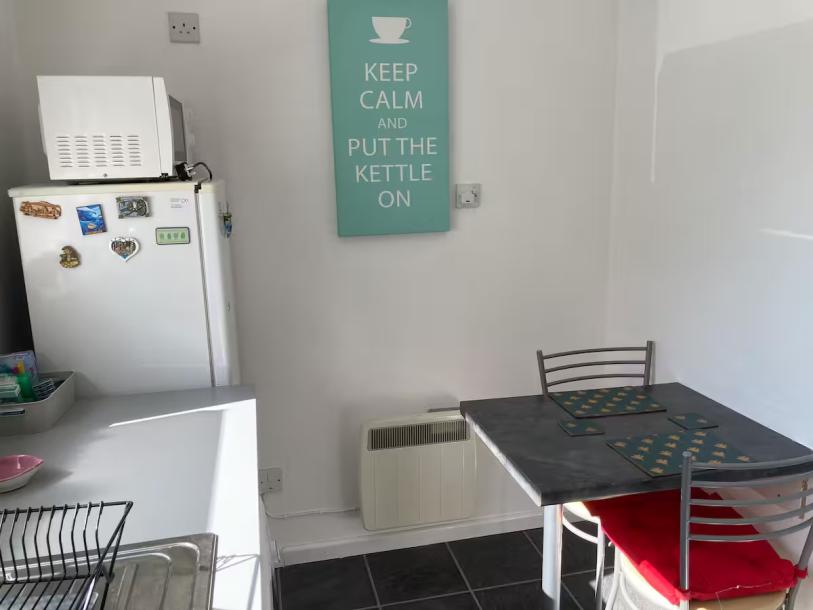 Clean, Comfy & Free Parking-5