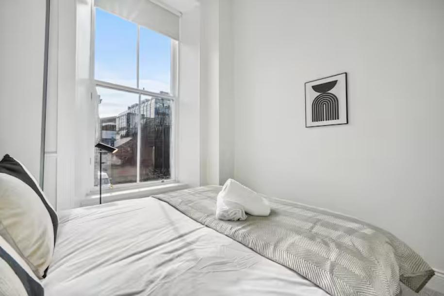 Central 1 Bed Blythswood Flat-0