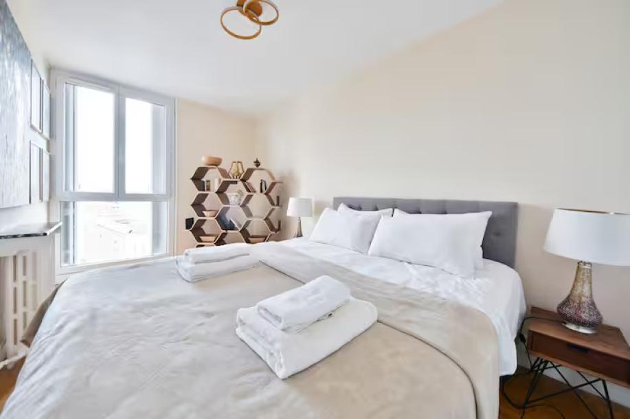 Vibrant 1BR with balcony and view of Eiffel Tower-1