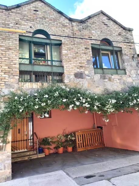 Stylish charming 2 bed mews, D4-5