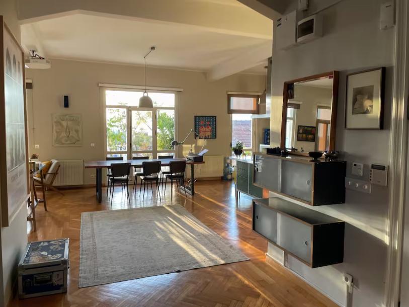 Spacious Comfortable and Happy Loft-6
