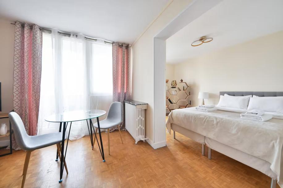 Vibrant 1BR with balcony and view of Eiffel Tower-7