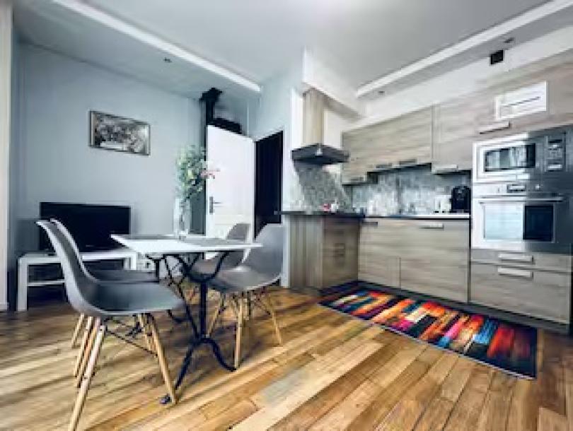 PARİS- Seemingly Light and Central-7