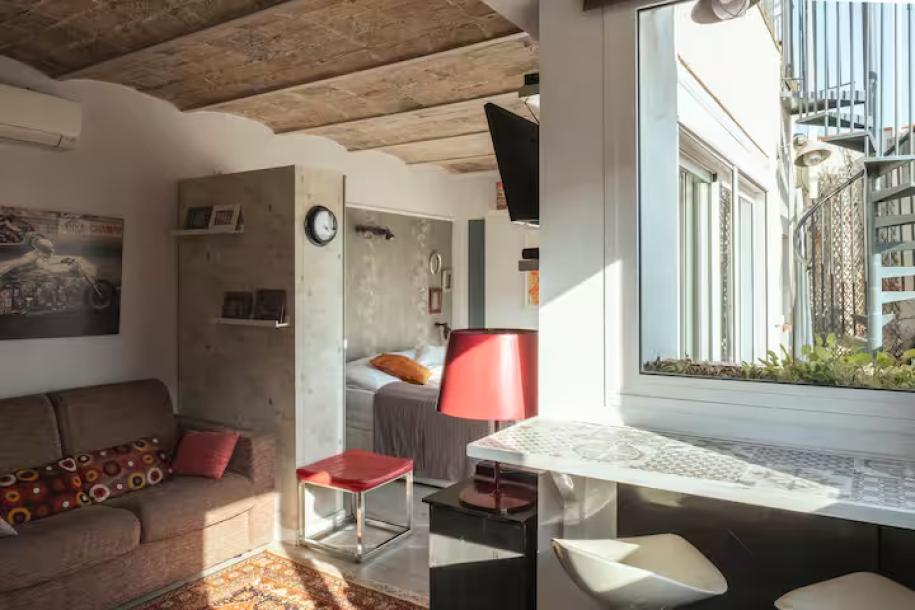 Lovely Penthouse Studio w Private Rooftop Terrace-8